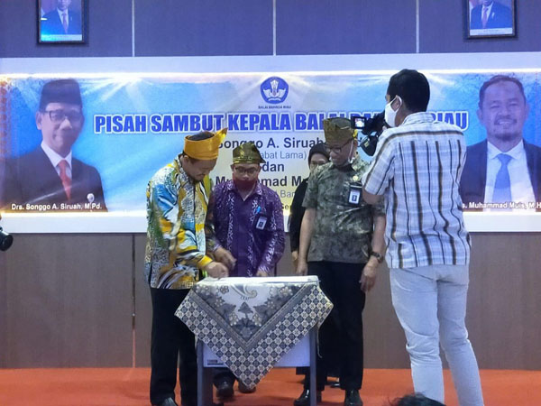 Muhammad Muis Jabat Kepala Balai Bahasa Provinsi Riau